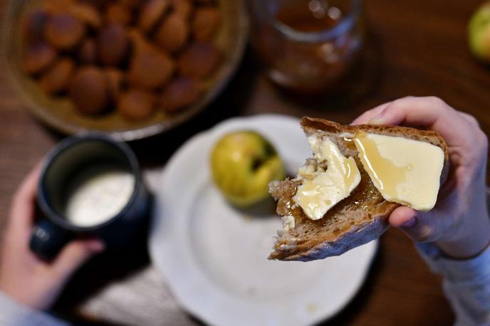 zajtrk | Osrednji dogodek dneva slovenske hrane je tradicionalni slovenski zajtrk, katerega namen je spodbujanje rednega zajtrkovanja ter izbiranja živil iz lokalne bližine. V ospredju letošnjega zajtrka, ki je potekal pod geslom Zajtrk z mlekom – super dan, so bili mleko in mlečni izdelki. | Foto STA