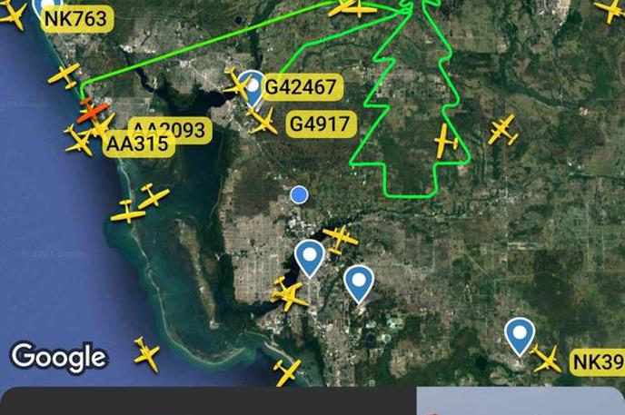 pilot narisal božično drevo | Pilot si je zamislil, da bo njegov let "let božičnega drevesa". | Foto FLIGHTAWARE.COM
