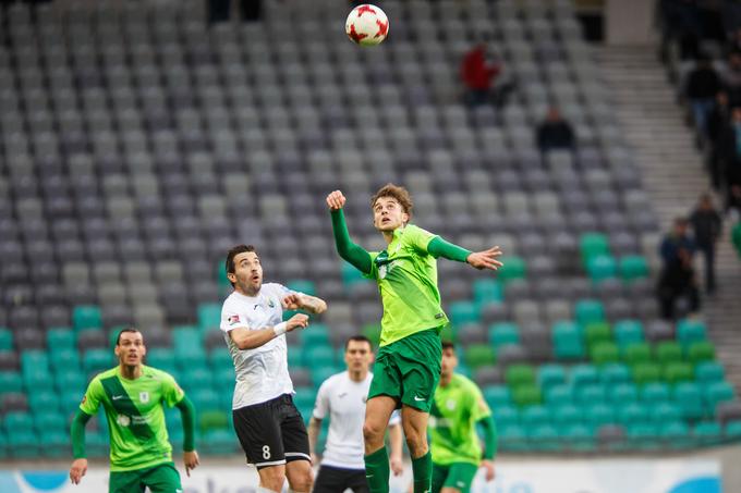 Jakob Novak je v soboto dopolnil 19 let, dan pozneje pa si poškodoval prst na desni nogi. | Foto: Grega Valančič/Sportida