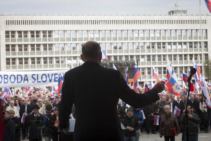 Janez Janša je bil po naših informacijah nezadovoljen tudi s številom udeležencev na protestih.  | Foto: Bojan Puhek