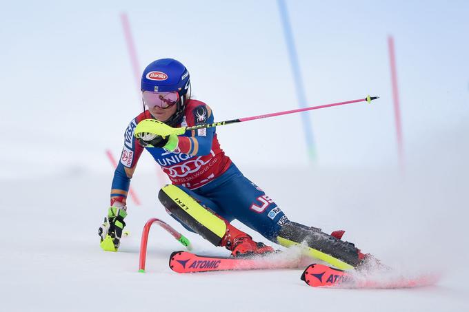 Mikaeli Shiffrin se nasmiha drugi veliki kristalni globus. | Foto: Guliverimage/Getty Images