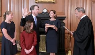 Kavanaugh prisegel na položaj vrhovnega sodnika ZDA #video