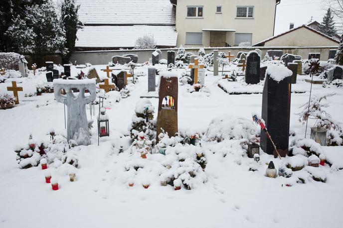 pokopališče nekje v Evropi | Oblasti so mestom naročile analize, kako pokopališča in krematorije prilagoditi za pokop večjega števila žrtev. | Foto Gulliverimage