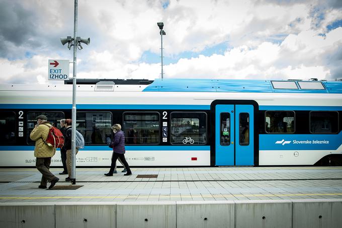 Med naftno krizo sredi osemdesetih je bila želja po ponovni vzpostavitvi potniškega prometa na kočevski progi še močnejša, a takrat to ni bilo dovolj za realizacijo. | Foto: Ana Kovač