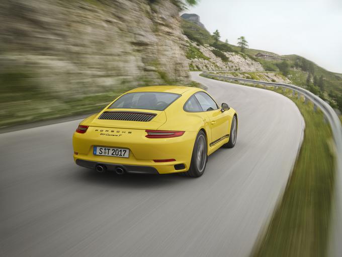 Trilitrski šestvaljni agregat twinturbo proizvede 242 kilovatov in poskrbi, da 911 T od 0 do 100 kilometrov na uro pospeši v 4,5 sekunde. | Foto: Porsche