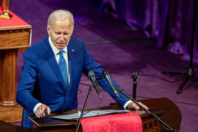 Joe Biden | Biden se po neuspešnem soočenju konec junija otepa pozivov dela javnosti in stranke, ki želi, da 81-letnega kandidata nadomesti nekdo, ki se bo lahko bolje postavil po robu Trumpu. Biden sicer verjame, da je ravno on najboljše zagotovilo, da se Trump ne vrne na oblast. | Foto Guliverimage