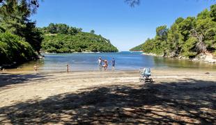 Najboljše jadranske plaže za družine z majhnimi otroki