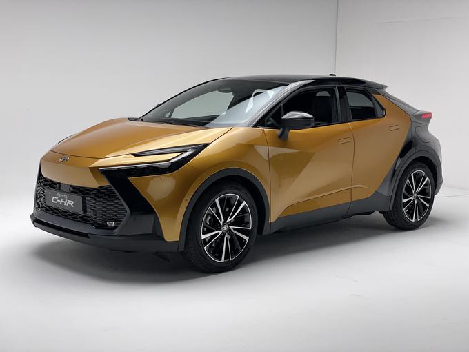 Izjemno vpadljiva toyota C-HR, ki ima v ponudbi le hibridne pogone. To ji viša vstopno ceno, a je ta povsem primerljiva s hibridno kono. | Foto: Gregor Pavšič