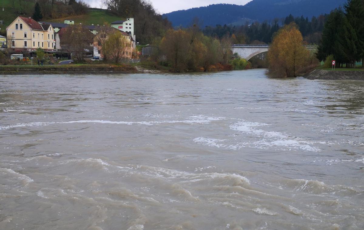 Dravograd ob reki Dravi | V Dravogradu se pripravljajo na napovedan povišan pretok reke. | Foto STA