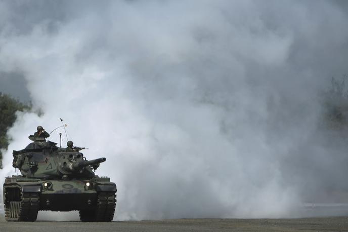 Tajvanski tank | Kitajska bi lahko izkoristila politično polarizacijo v ZDA in napadla Tajvan, svari nemški varnostni strokovnjak Joachim Krause. Na fotografiji: vojaške vaje tajvanske vojske. | Foto Guliverimage