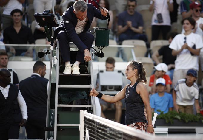 Darja Kasatkina je na daleč pozdravila Jelino Svitolino. | Foto: Reuters