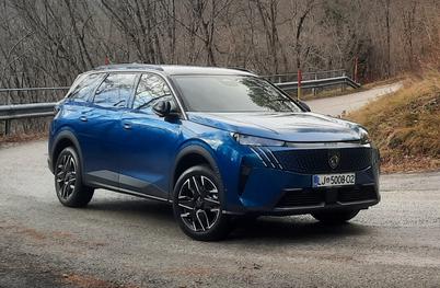 Peugeot 5008 - koliko več družinske uporabnosti za doplačilo 2.500 evrov? #foto