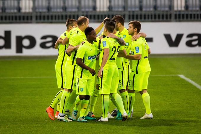 FC Luka Koper bo še naprej pridobival sponzorska sredstva in tudi plače bodo. | Foto: Žiga Zupan/ Sportida