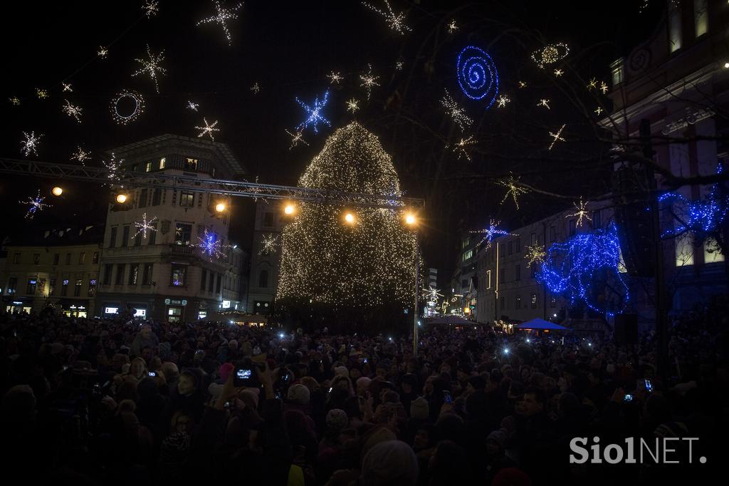 Ljubljana praznična okrasitev lučke december