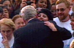 Z Monico Lewinsky posneli serijo o njeni aferi s Clintonom