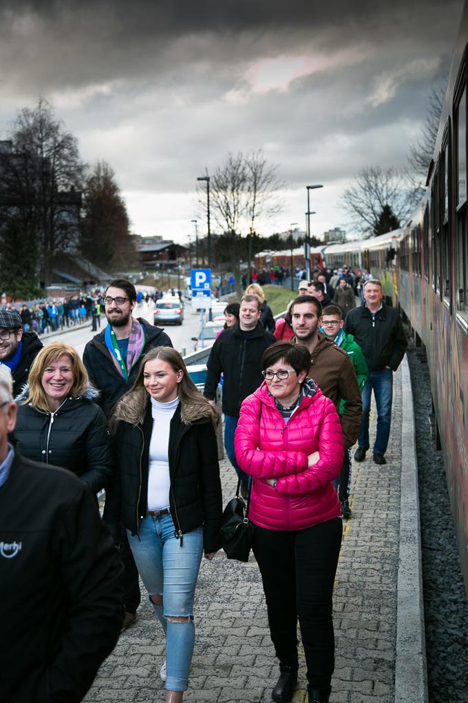 Bilo jih je okrog 500. Zanimanje za gostovanje je preseglo klubska pričakovanja. | Foto: Miško Kranjec