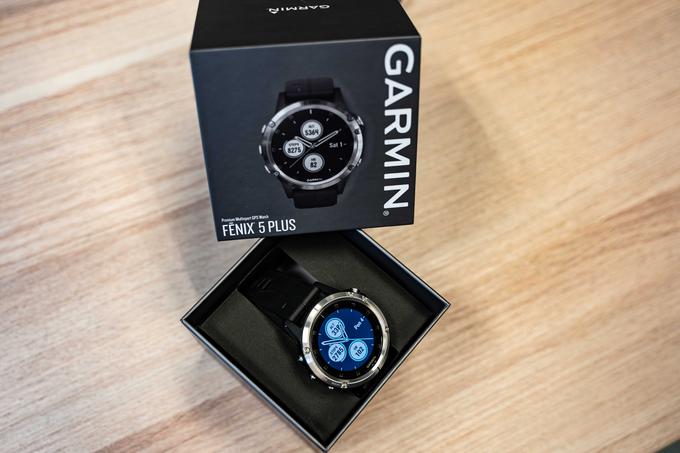 Naš prvi vtis glede same pametne ure Garmin fenix 5 plus je bil, da je to za navadnega rekreativca (ali nekoga, ki zaradi intenzivnega vsakdana ali kakšnega drugega slabega opravičila ne doseže niti te ravni razgibanosti) zanesljivo preveč bogata in specifična naprava.  | Foto: Matija Lepoša