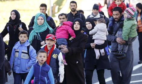 V Logatcu tudi danes protestirali proti azilnemu centru