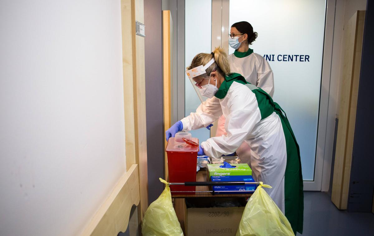 Koronavirus. Cepljenje. PCT. Covid-19 | Sum zlorabe so prijavili policiji in odredili izredni strokovni nadzor, dotična oseba pa ni več zaposlena v zavodu. | Foto Guliverimage