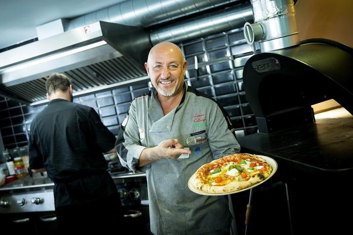 Lorenzo Collovigh | Lorenzo je na svetovnem prvenstvu v peki pice zmagal s pico napolitana. Takšne po njegovem receptu bodo stregli tudi v novem bistroju Rex.  | Foto Ana Kovač