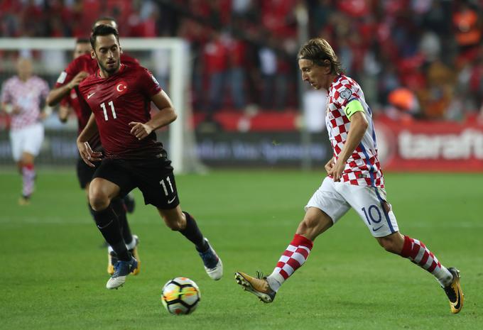 Eden najboljših vezistov na svetu, zvezdnik Reala Luka Modrić, je pričakovano na udaru. | Foto: Reuters