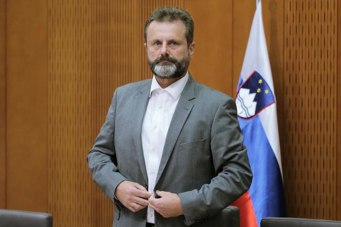 Robert Polnar | Poslanec DeSUS Robert Polnar je že ob zapletih pri sprejemanju proračunskih dokumentov dejal, da če bi bila v tem mandatu DZ kakršna koli možnost za sodelovanje v drugi vladi, ki bi zmogla več poslanskih mandatov, bi v njej sodeloval. Tudi s stranko SDS Janeza Janše, je dodal. | Foto STA