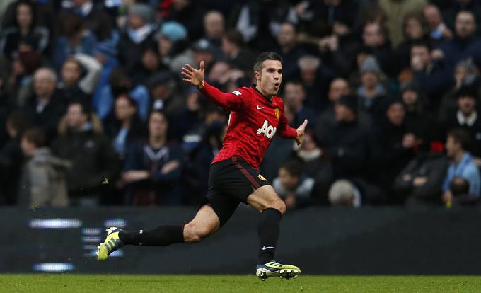 Robin van Persie je v prvi sezoni na Old Traffordu praktično sam Unitedu priboril 20. zvezdico, sebi pa prvo in izpolnil svoje sanje. | Foto: Reuters