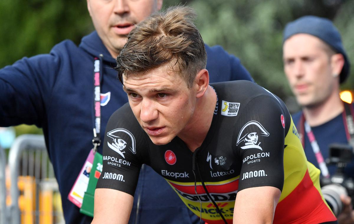 Remco Evenepoel | Nesrečni Remco Evenepoel je moral zaradi pozitivnega testa na novi koronavirus zapustiti Giro. | Foto Reuters