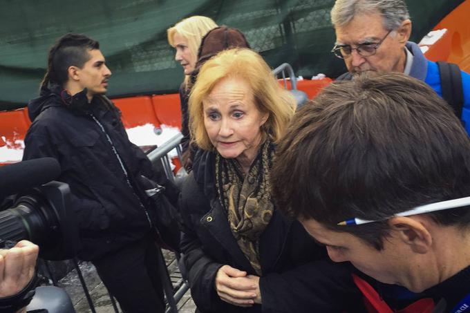 Zaskrbljeni starši Rossa Ulbrichta zapuščajo sodišče v New Yorku, kjer so sodili njihovemu sinu. | Foto: Reuters