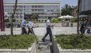 Moški na ljubljanskem Trgu republike napadel varnostnika