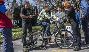 Kako so eksperimentirali na dnevu odprtih vrat na Institutu Jožef Stefan (foto)