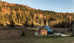 Počitniška hiša mlade družine v Trnovskem gozdu