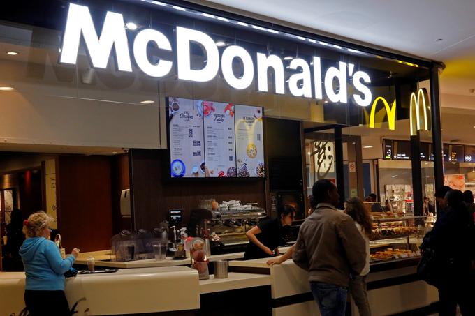 Predstavniki InFace Invest Group opozarjajo, da v Sloveniji danes obstajajo številna podjetja, ki ponujajo franšizno poslovanje, kar seveda drži. Razlika je v tem, da imajo franšize podjetij, kot je McDonald's, v ponudbi dejanske izdelke, ki ustvarjajo prihodke. Edina dejavnost franšizerja pri InFace Invest Group je medtem vsaj za zdaj novačenje članov z obljubami, da lahko tudi oni postanejo franšizerji in ustvarijo velik dobiček.  | Foto: Reuters