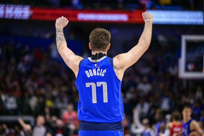 Luka Dončić Dallas Atlanta | Luka Dončić je dočakal eno slajših zmag, odkar se dokazuje v ligi NBA. Zbral je že tretji trojni dvojček na zadnjih štirih srečanjih. | Foto Reuters