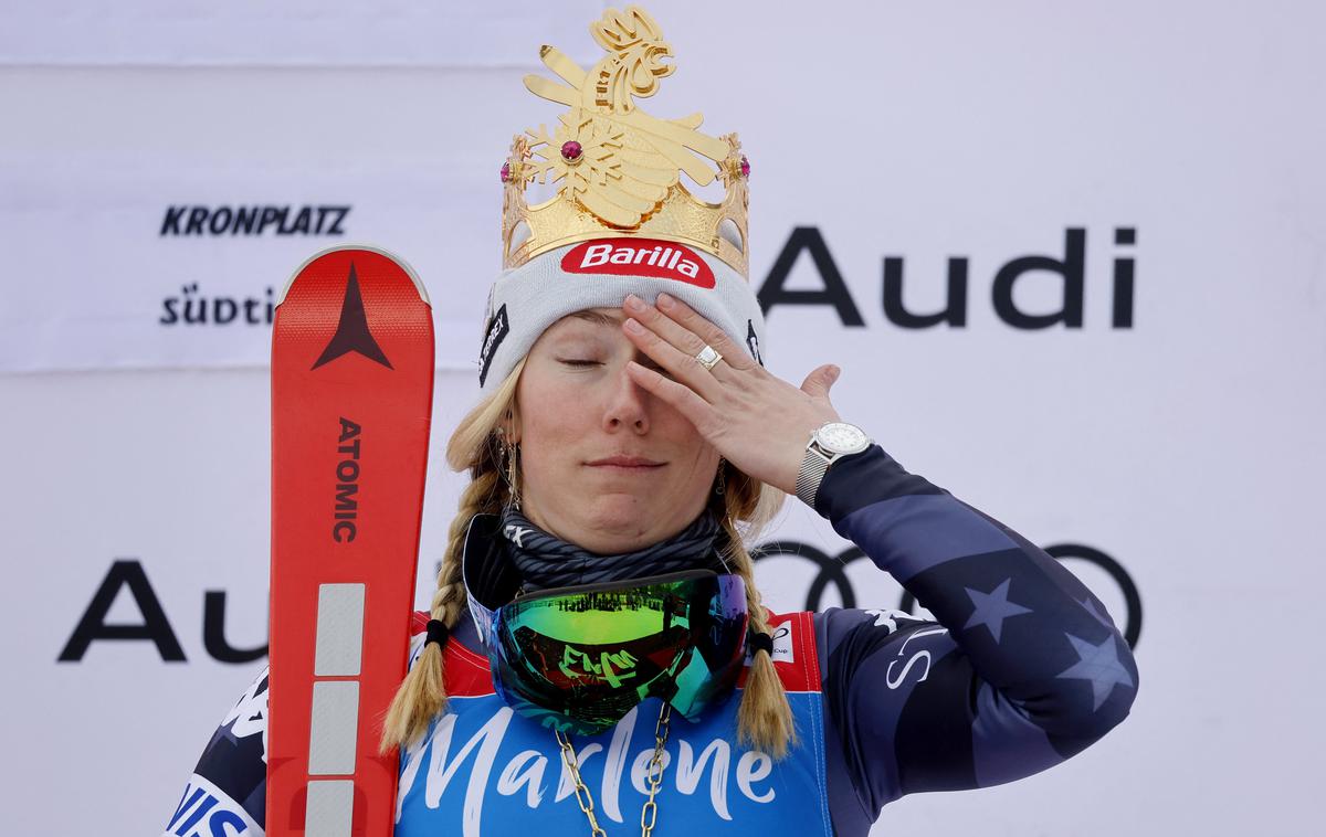 Mikaela Shiffrin | Smučarska rekorderka po številu zmag v svetovnem pokalu Mikaela Shiffrin je izjavila, da je precej utrujena, ker je sredi mesečnega (menstrualnega) cikla, prevajalec v nemški jezik pa je njeno izjavo napačno razumel, kar je pripeljalo do precej komičnega prevoda.    | Foto Reuters