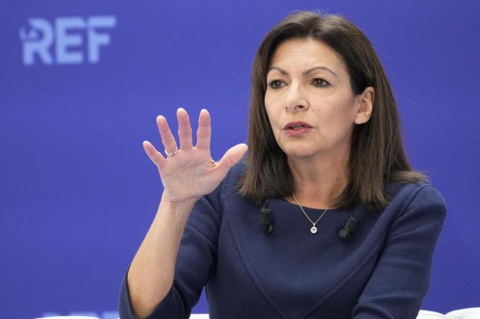 Županja Pariza Anne Hidalgo je ta teden oznanila, da zapušča družbeno omrežje Twitter oziroma po novem X, ker se je ta spremenil v "gigantsko globalno kanalizacijo". | Foto: Guliverimage