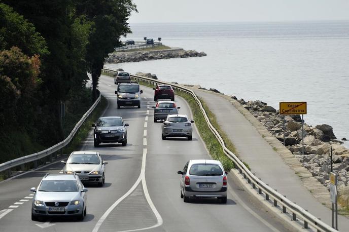 cesta Žusterna | Agencija RS za okolje (Arso) še naprej odsvetuje kopanje na območju Žusterne.  | Foto Gregor Pavšič