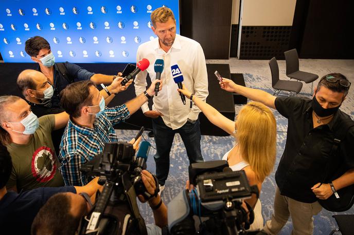 Luka Dončić Dallas | Dirk Nowitzki je z veseljem pripotoval v Slovenijo in prisostvoval zgodovinskemu dejanju Luke Dončića. | Foto Grega Valančič/Sportida