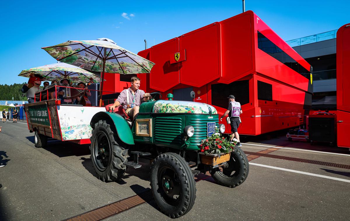 Red Bull Ring | Med kmetijami na avstrijskem Štajerskem ta konec tedna traktorji in dirkalniki formule 1. | Foto Guliverimage