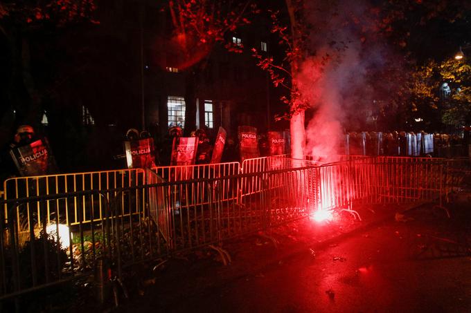 Nemiri pred črnogorskim parlamentom v Podgorici | Foto: Reuters