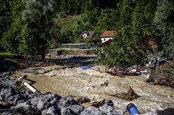 Arso za ponedeljek izdal oranžno opozorilo za vso državo #video