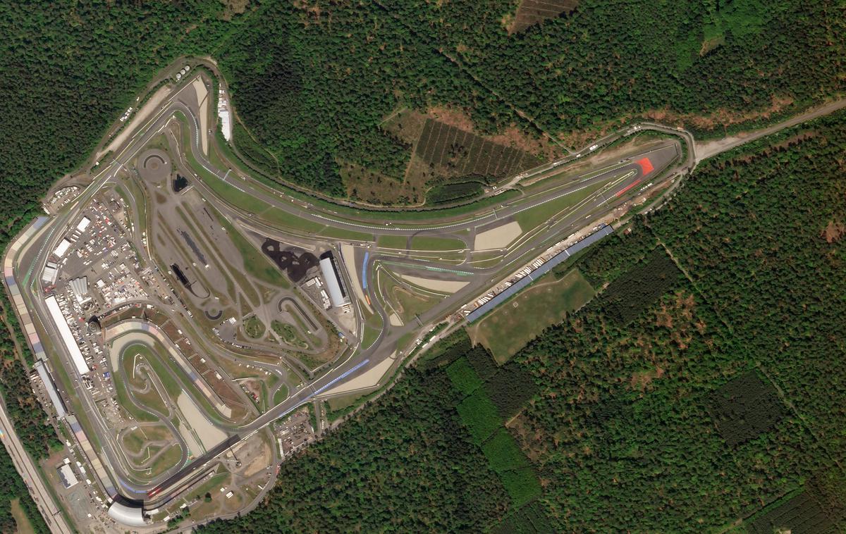 Hockenheimring | Hockenheimring je danes bistveno manj brutalen in divji kot nekoč, po vseh prenovah je postal skoraj običajna dirkaška steza. | Foto Wikimedia Commons