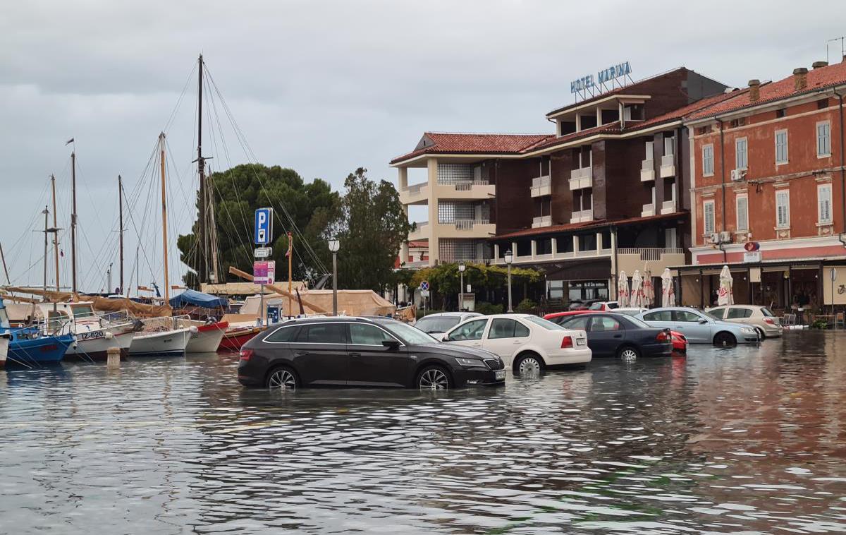 poplavljanje morja, Obala, poplave | Danes med 7. in 10. uro bo morje ob plimi poplavilo nižje ležeče dele obale. | Foto Občina Izola