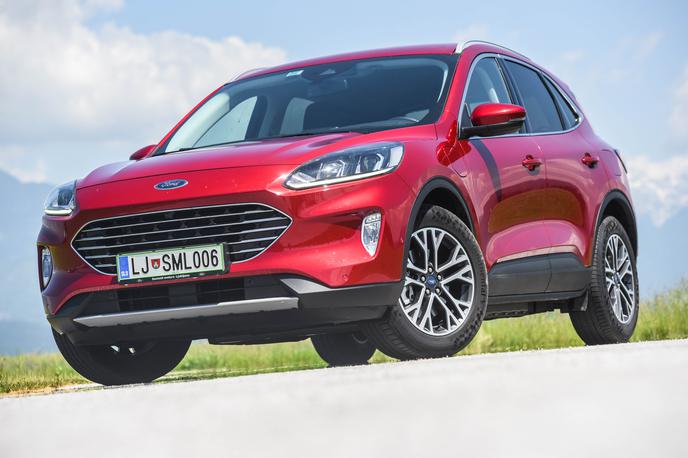 Ford kuga PHEV | Kuga je že uveljavljeni Fordov športni terenec, ki poleg samopolnilnega hibridnega pogona nudi tudi možnost kabla za polnjenje.  | Foto Gašper Pirman