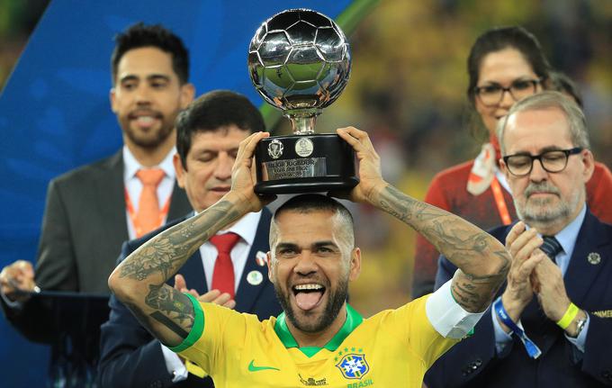 Izkušeni Dani Alves bo na olimpijski vrh poskušal popeljati Brazilijo. | Foto: Getty Images