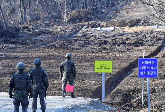 Meja med dvema Korejama | Foto: Reuters