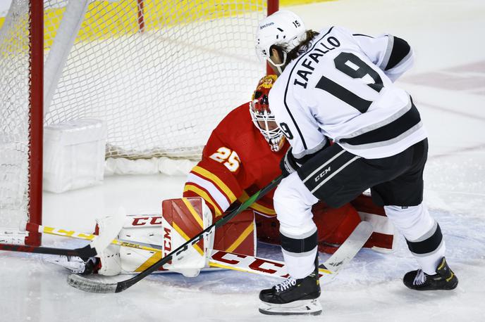 Los Angeles Kings Calgary Flames | Kralji so vknjižili pomembno zmago, po kazenskih strelih so strli drugo ekipo zahoda in vodilnega divizijskega tekmeca Calgary, za katerim zdaj zaostajajo pet točk. | Foto Guliverimage