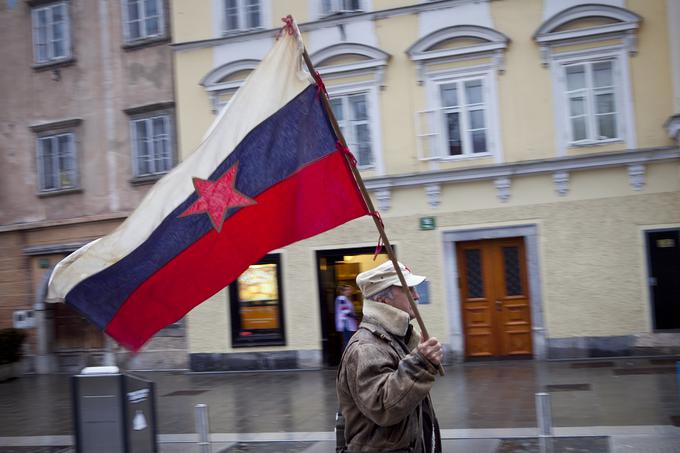 Vlada pod vodstvom Janeza Janše je 12. maja lani, že med opravljanjem tekočih poslov, s sklepom razglasila 17. maj za nacionalni dan spomina na žrtve komunizma. Vlada pod vodstvom Roberta Goloba pa je 16. maja letos ta sklep odpravila. | Foto: Matjaž Tavčar