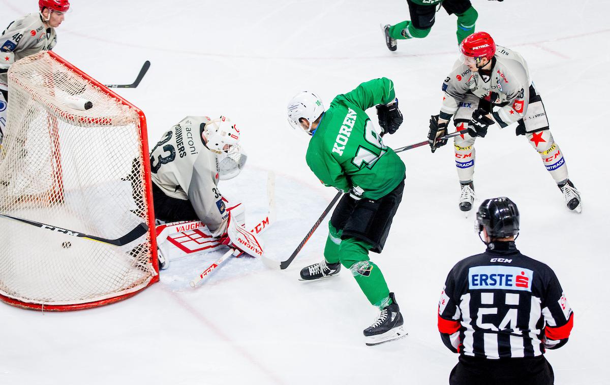 Gal Koren HK SŽ Olimpija HDD Jesenice | Olimpija je dobila še peti obračun sezone z Jesenicami. Tokrat je slavila s 4:3. Srečanje je odločil Gal Koren. | Foto Žiga Zupan/Sportida