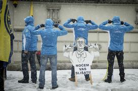 protest policistov pred vlado